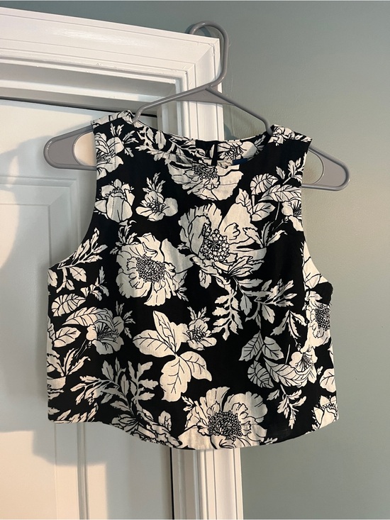 Old Navy Tops - Black & White Floral Cropped Tank